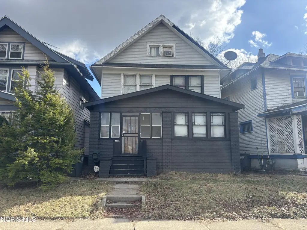 457 W Manhattan Blvd