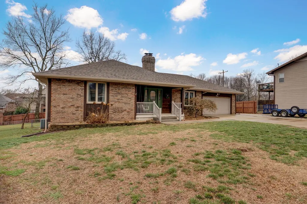 922 E Manchester Dr
