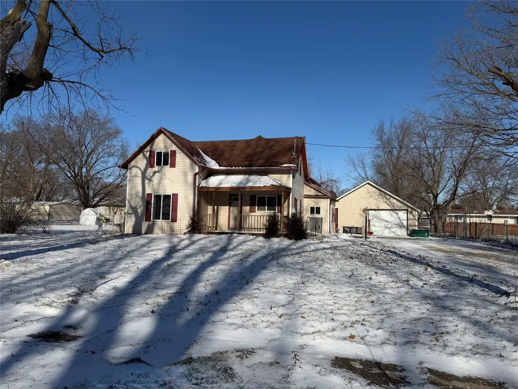 950 Main St