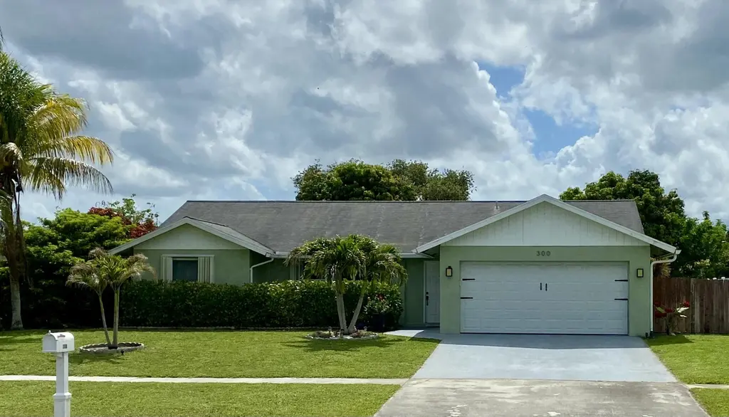 300 La Mancha Ave