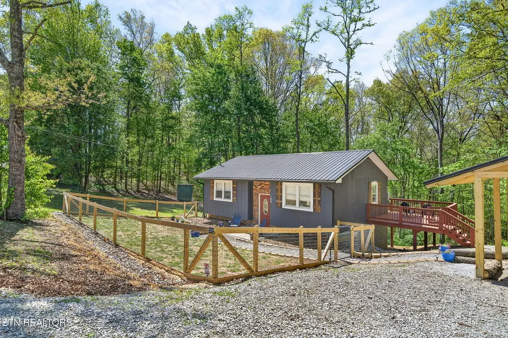 106 Windcrest Dr