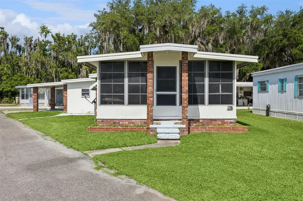 13 Cocos Plumosa Dr Unit B