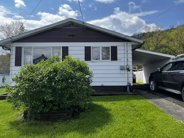 229 Cushing Ave