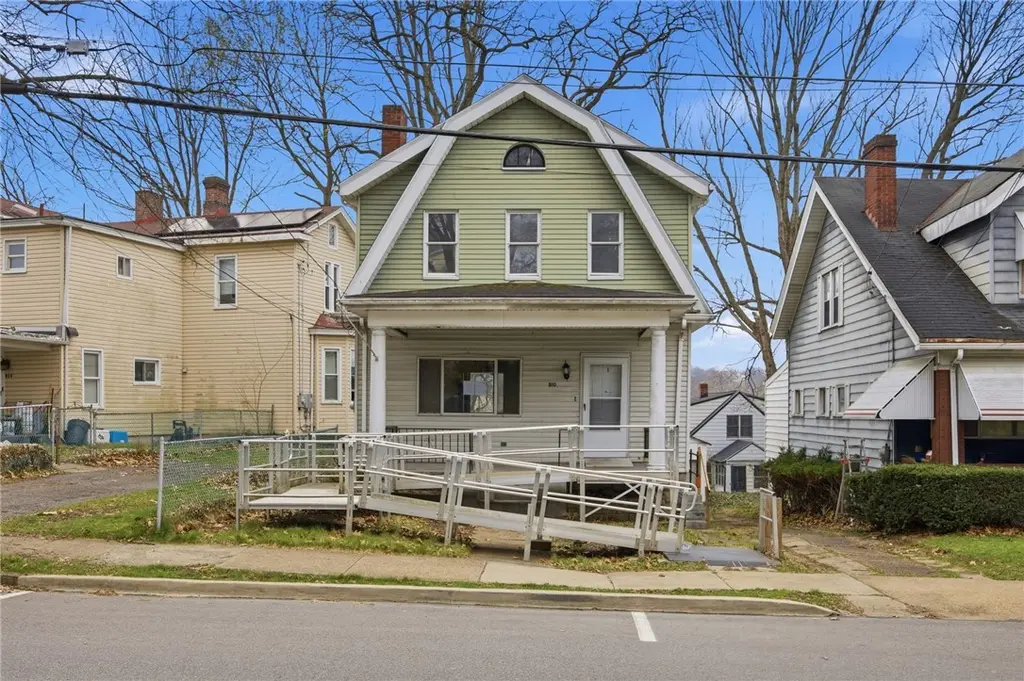 810 Jackman Ave