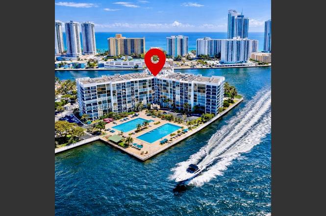 1000 Parkview Dr #222