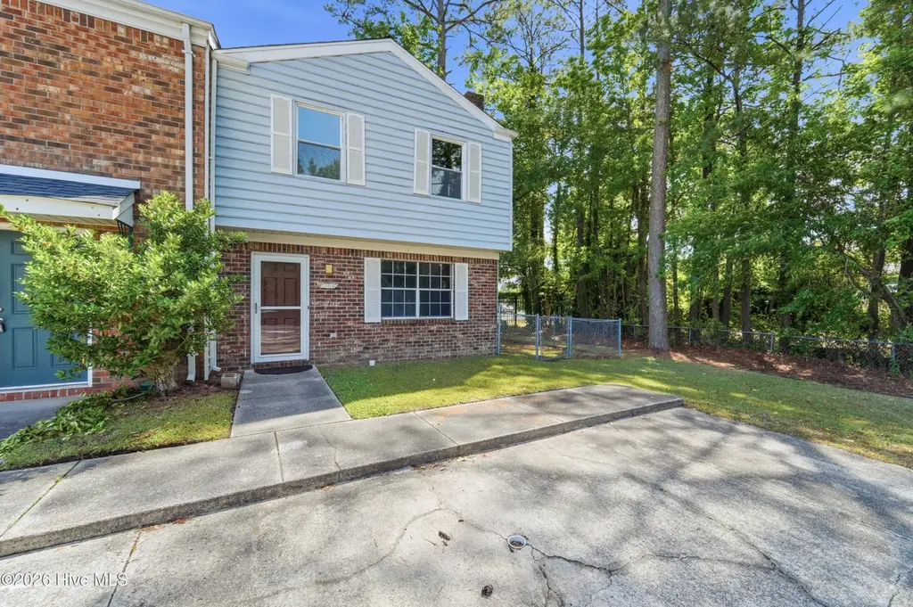 200 Myrtlewood Cir