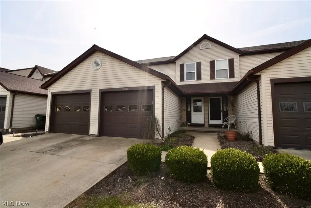 620 Topaz Ln