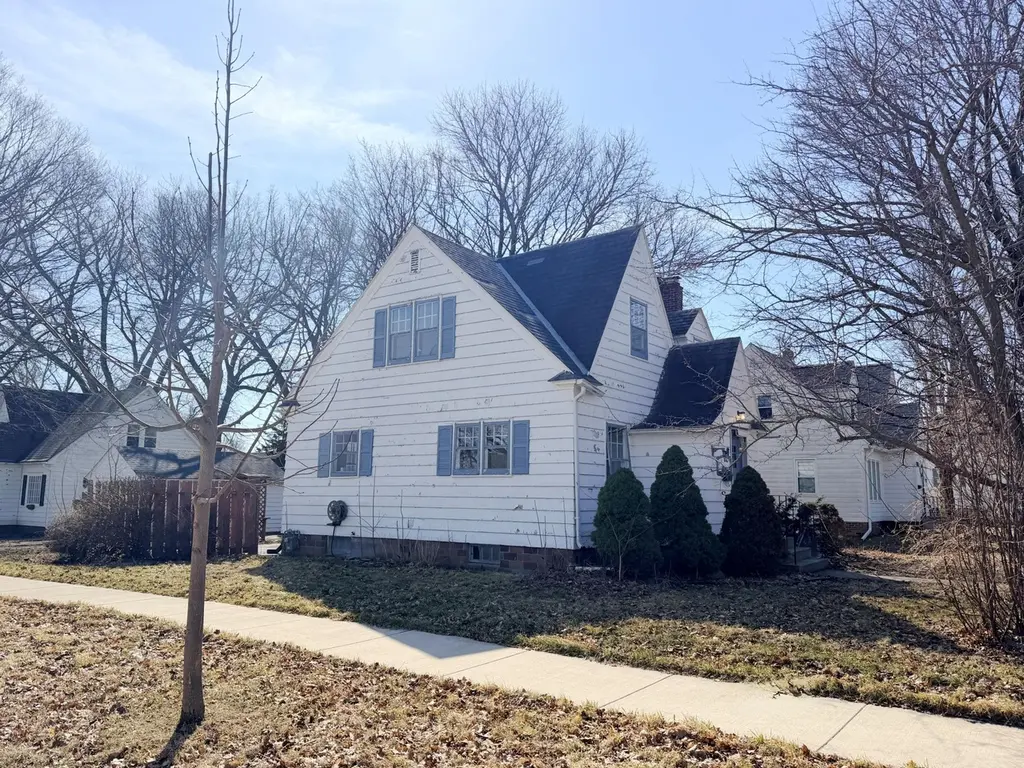 816 Clausen Ave