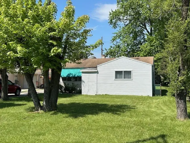 3116 N Wolf Rd