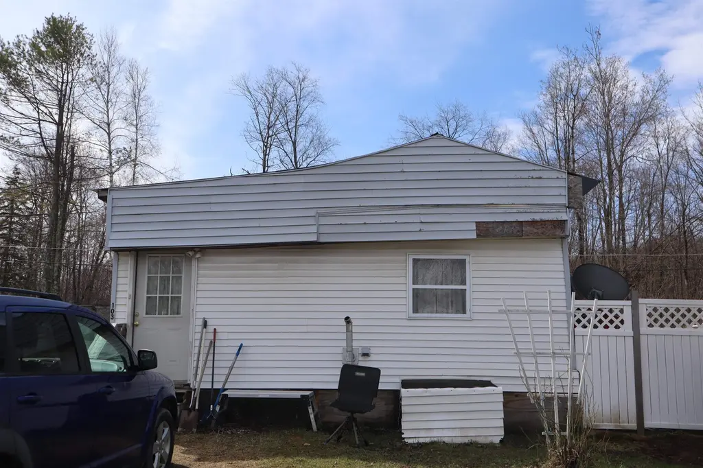 103 Hillview Ter