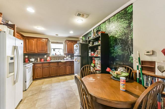 27136 Coach Light Ln