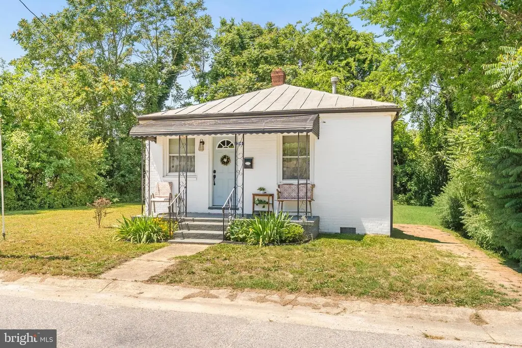 24 S Burch St