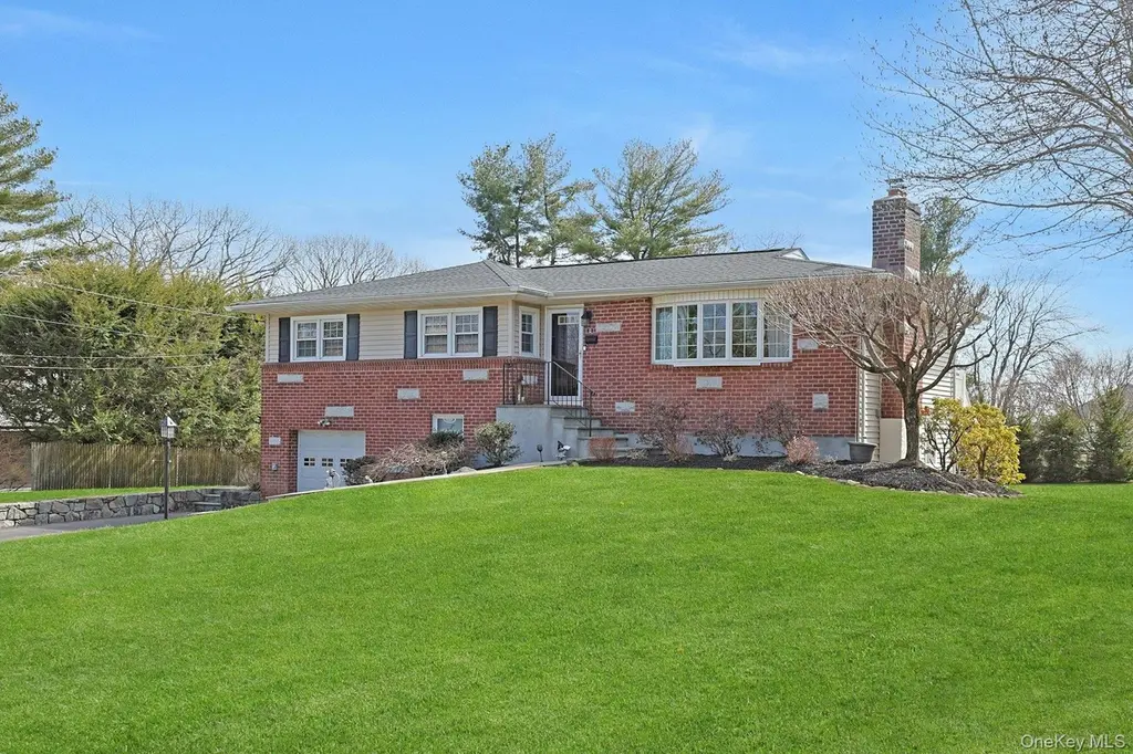 12 Greenwood Ln