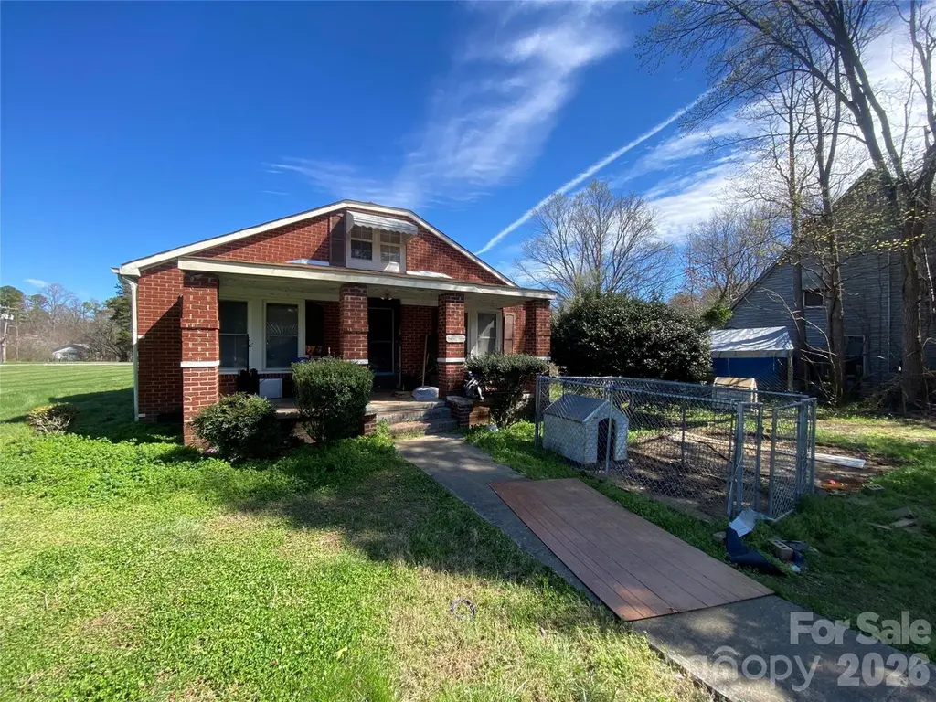 705 E Main St