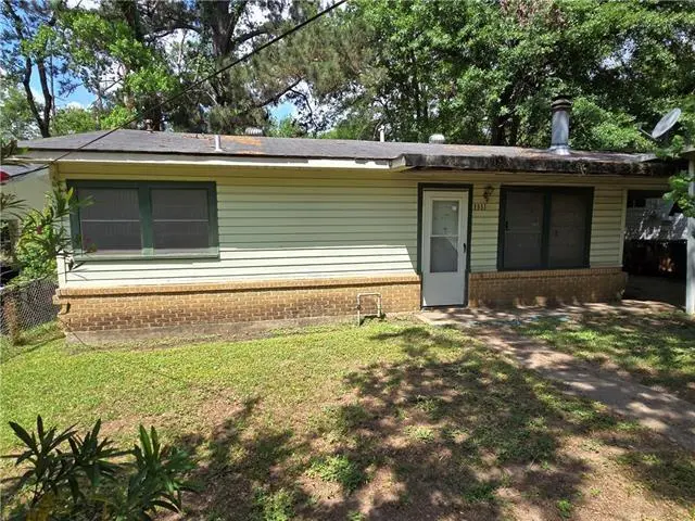 1311 Jeannie St
