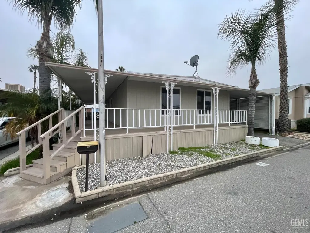16 Torrey Pine Ln