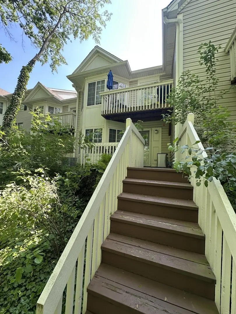 320 W Treehouse Ln