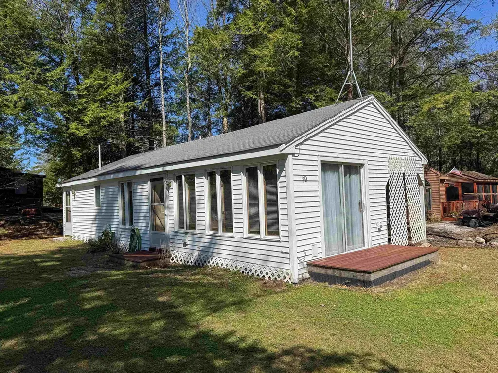60 Fern Cir