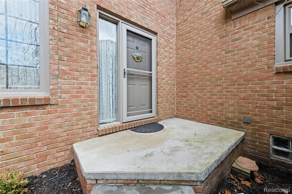 4660 Royal Cove Dr #5