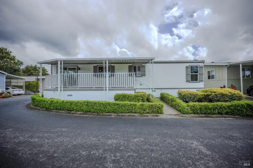 87 Blue Jay Dr
