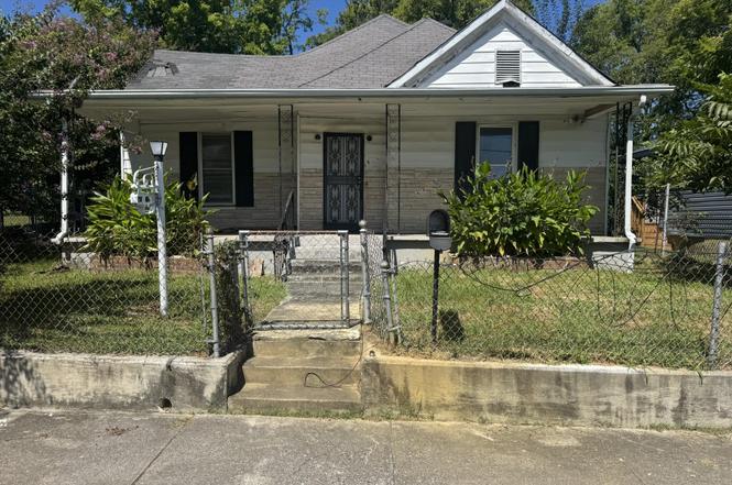 307 N Holly St