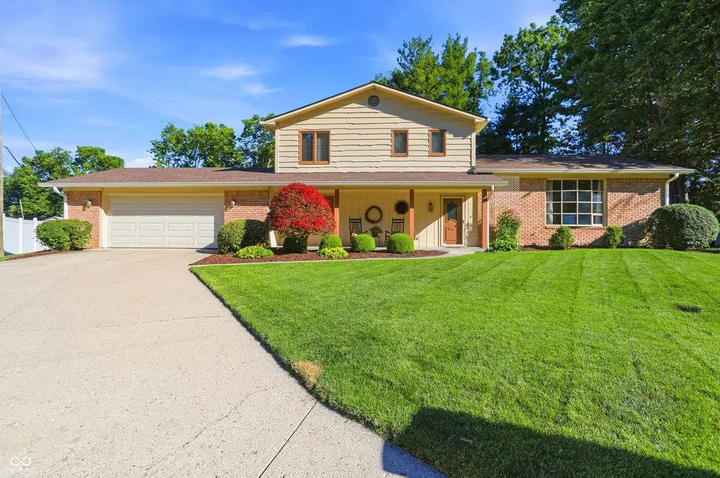 825 Queenswood Ct