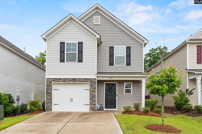 1069 Crescent Moon Loop