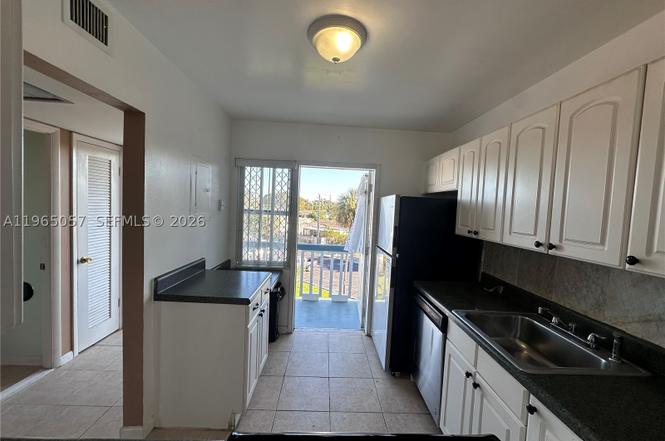 2223 Park Ln #304