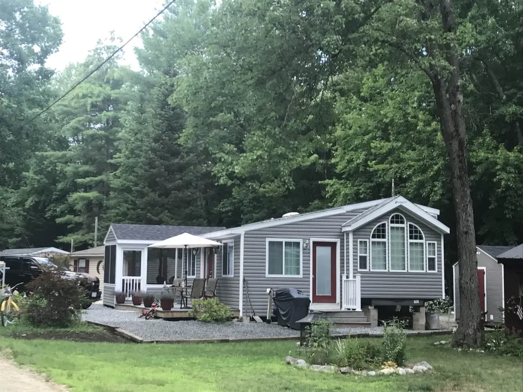 77 Brookside Rd