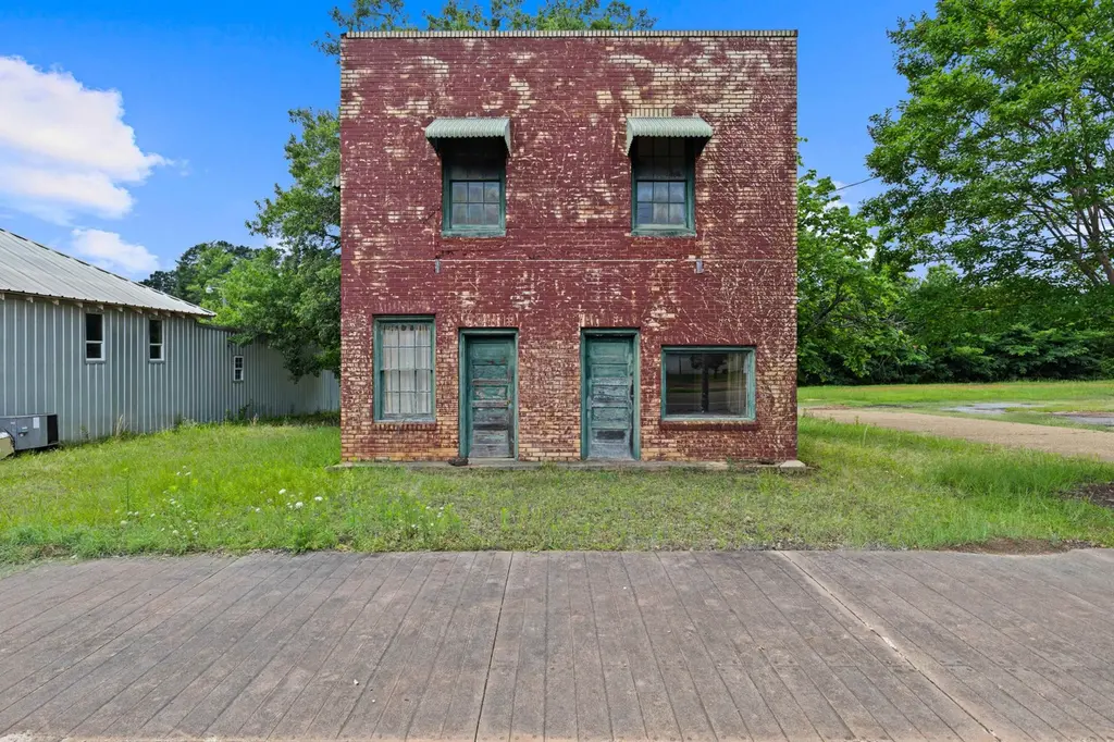 31 N Main St