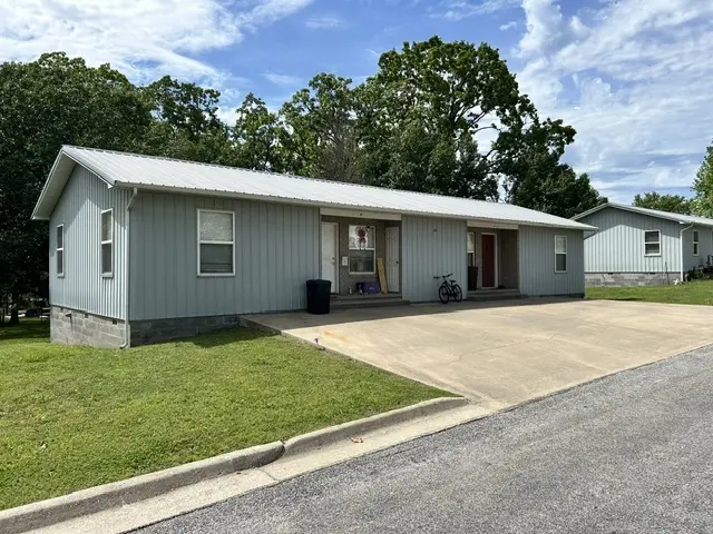 100 Clive St