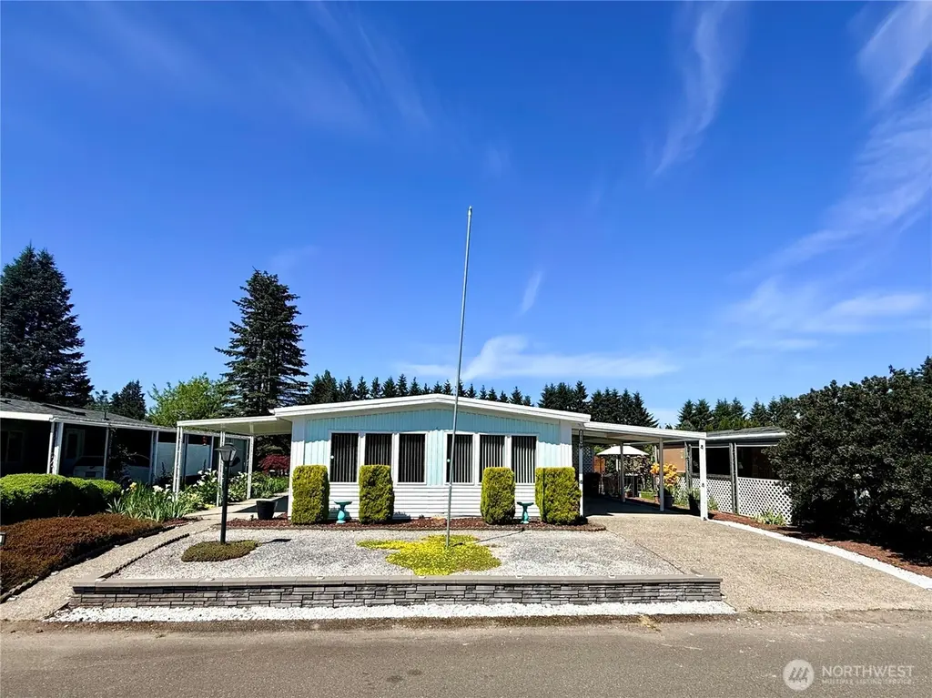 1410 Alonda Ln NE