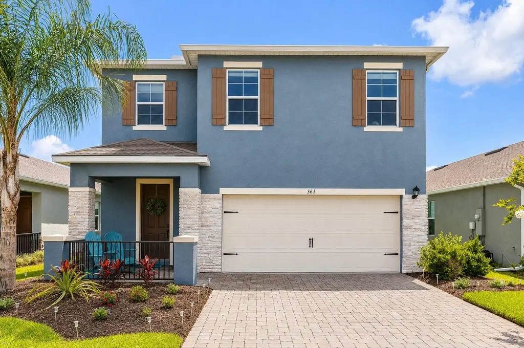 363 Caryota Ct