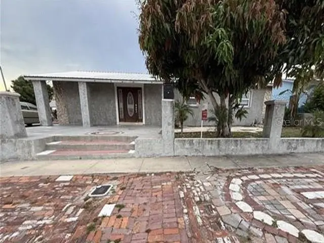 1129 SW Golden Ave