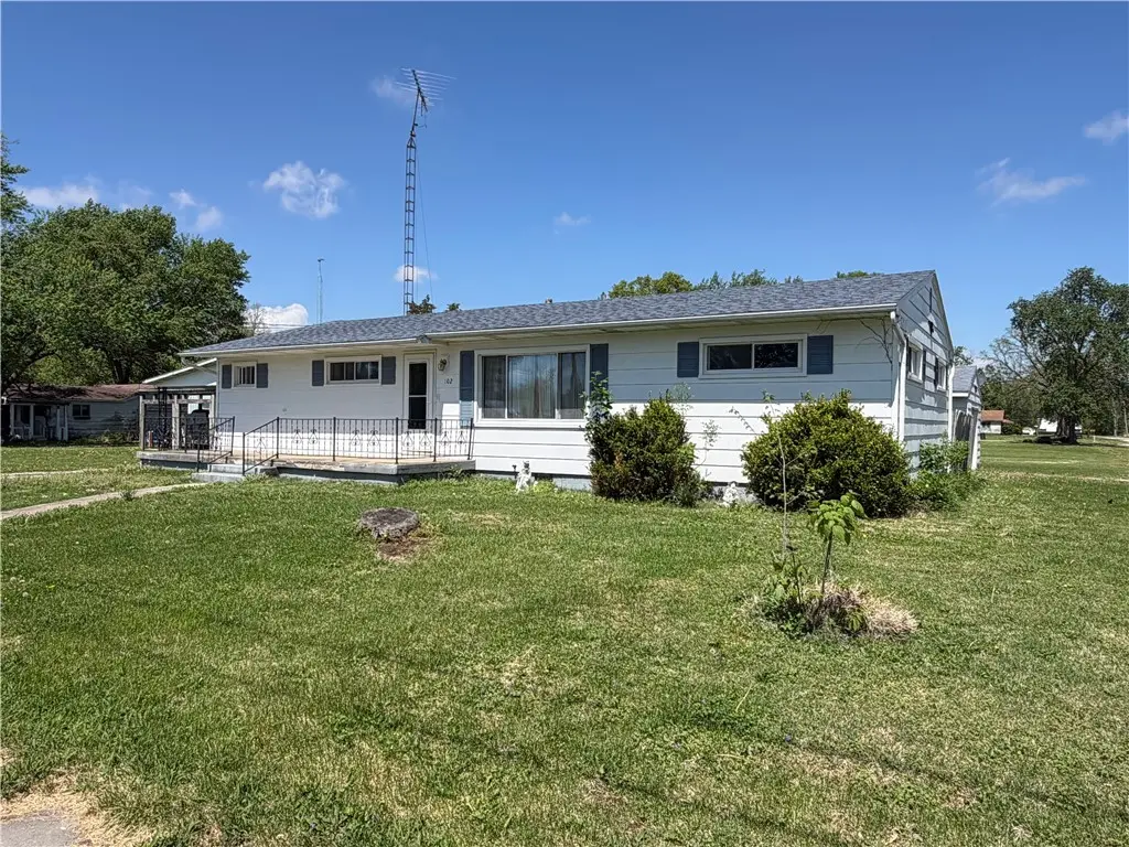 102 W Effingham Ave
