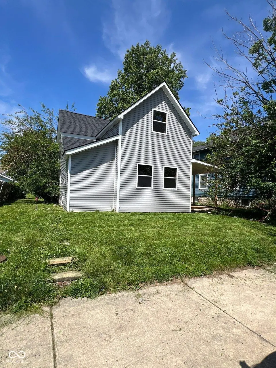 1325 S Main St