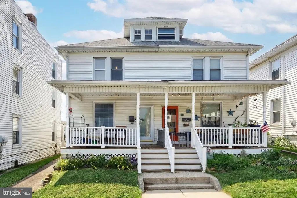 229 W High St