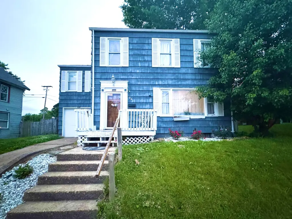 205 N Main St