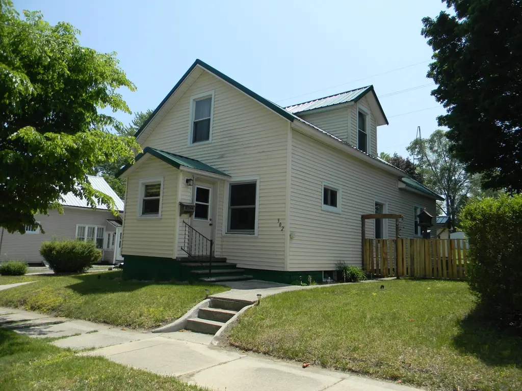 302 First St