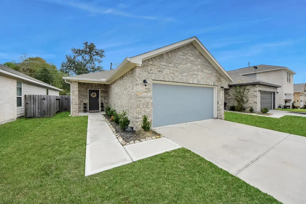 24718 Russet Bluff Trl