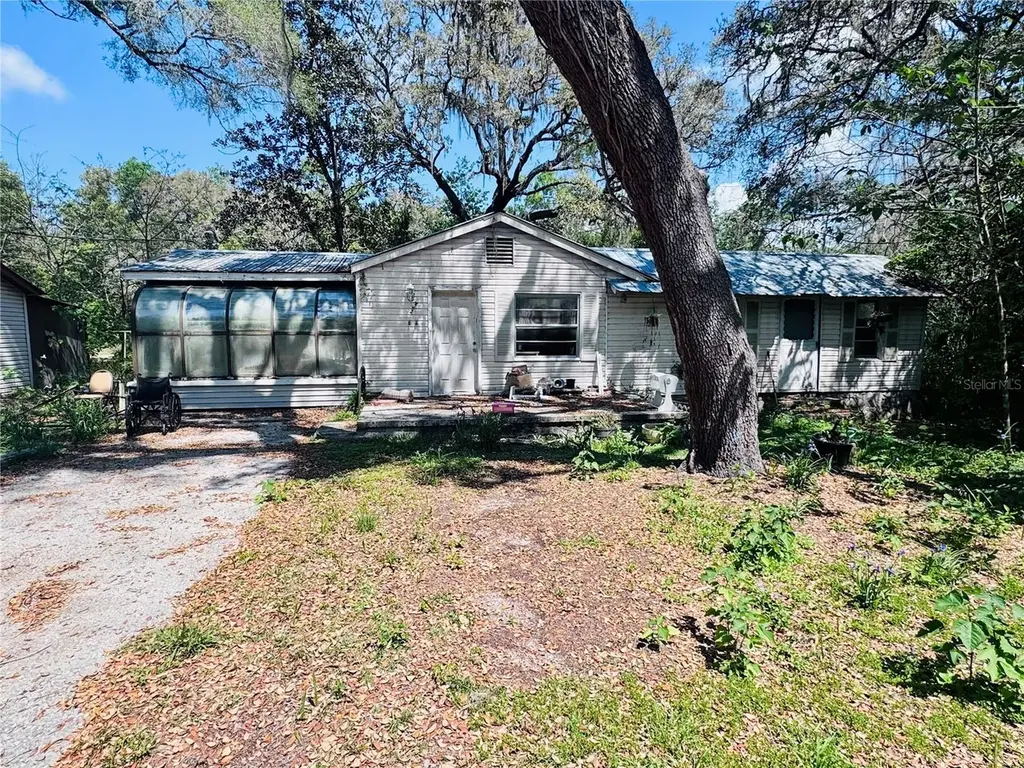 1318 Andrew St