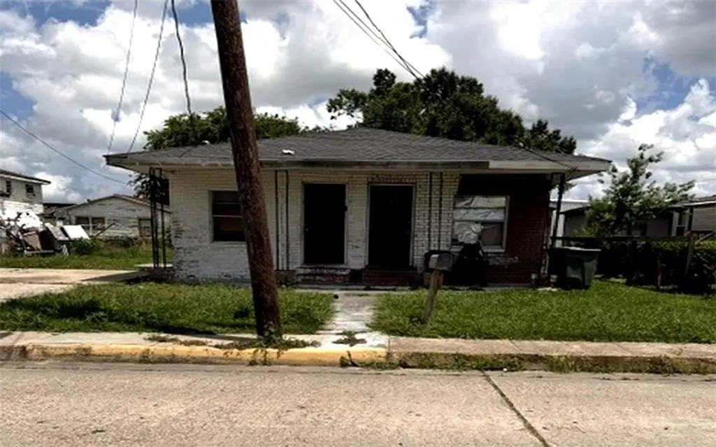 1525 Bonvillain St