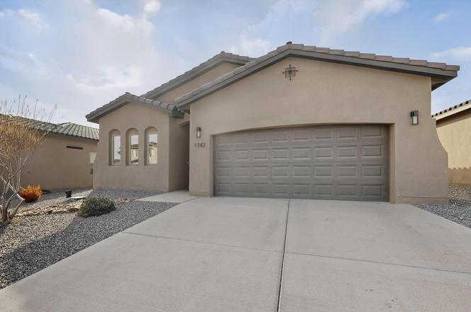 1742 Tesoro Loop NW
