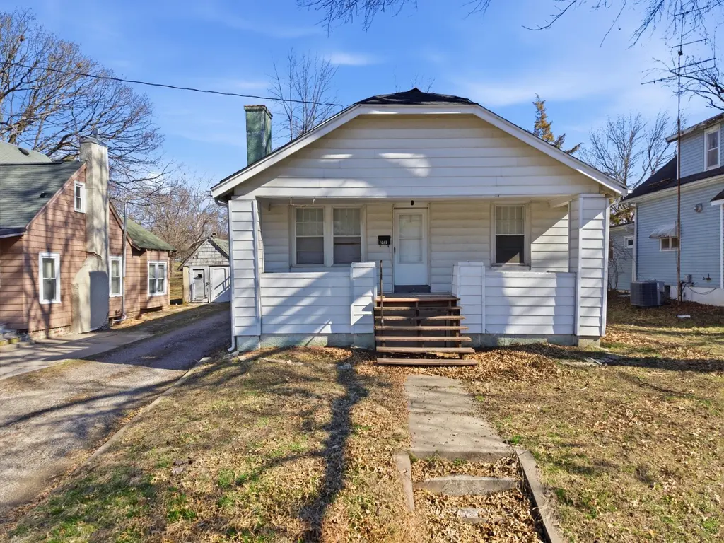 1003 W Davis St