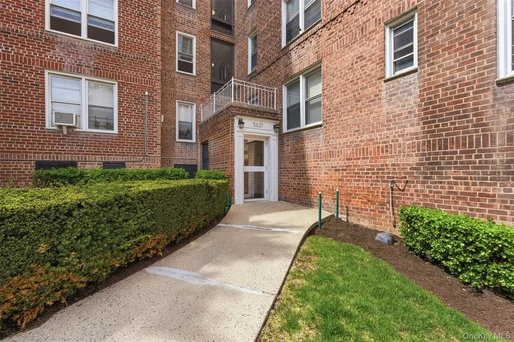5621 Netherland Ave Unit 3D