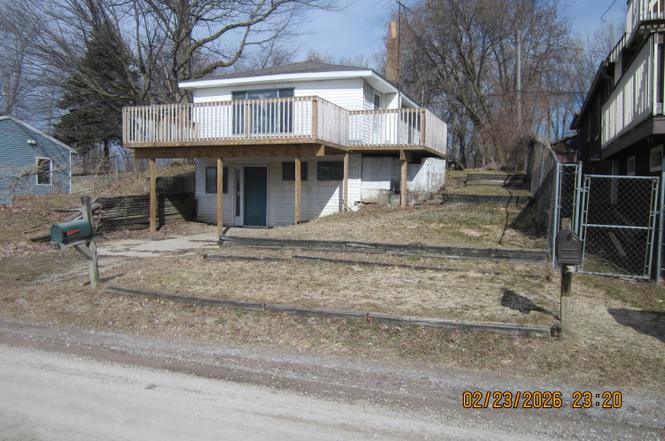 11019 Crooked Lake Dr NE