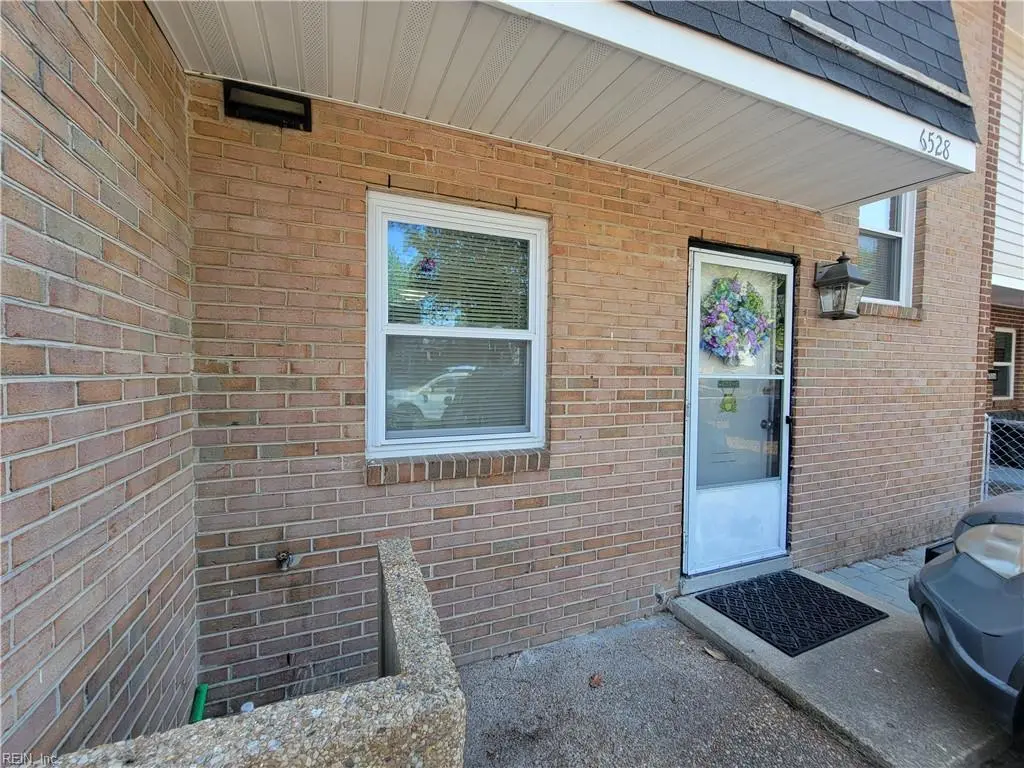 6528 Pasteur Ct
