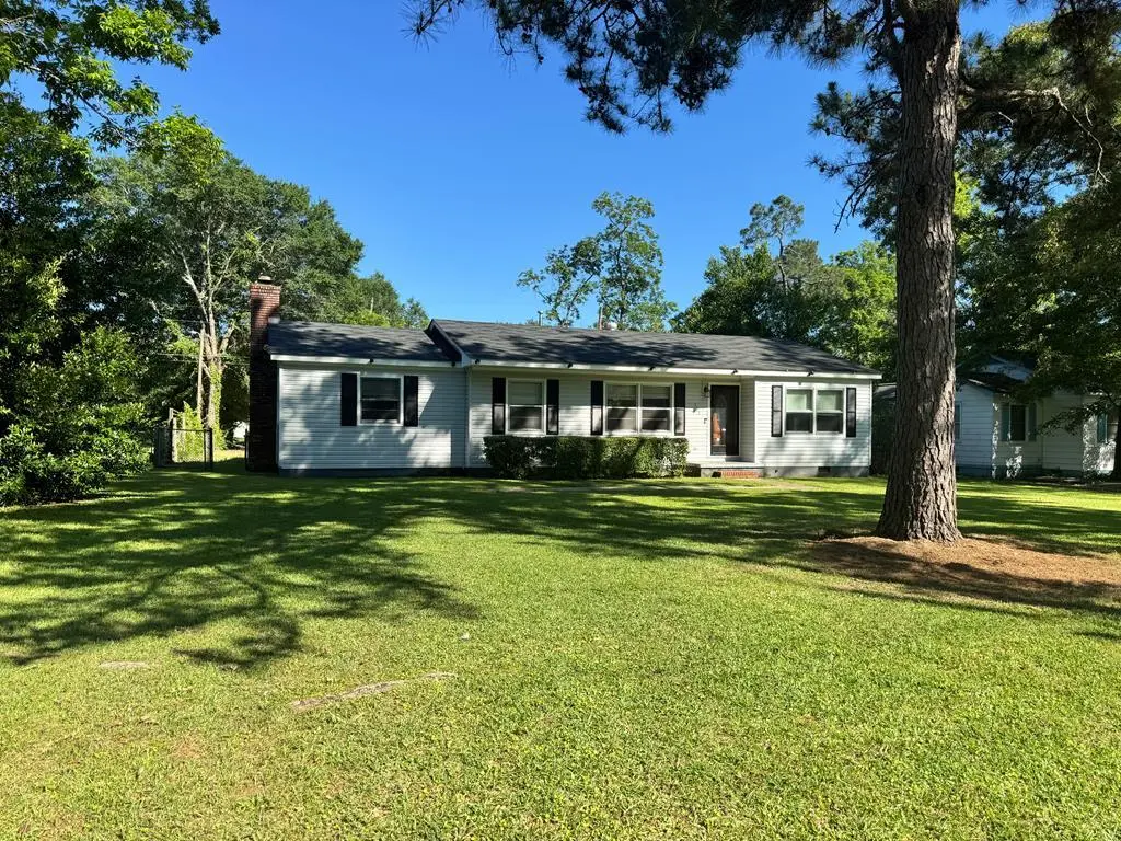 306 Ingleside Drive Dr S