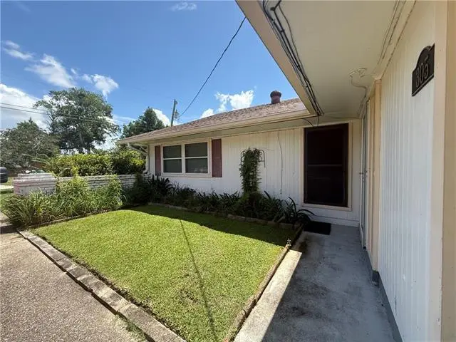 305 Rhodes St