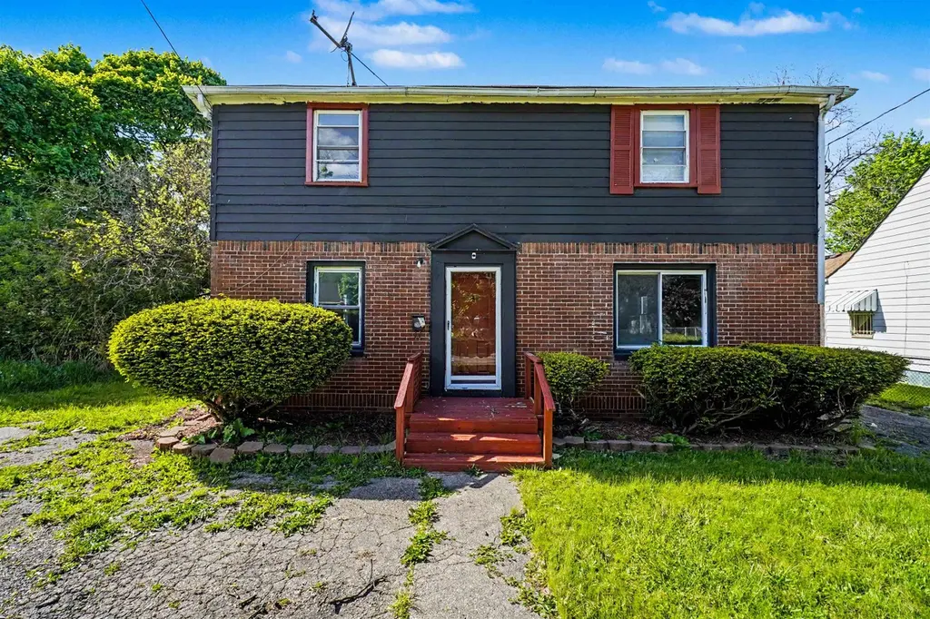 533 E 12 St